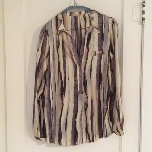 Silky front placard blouse